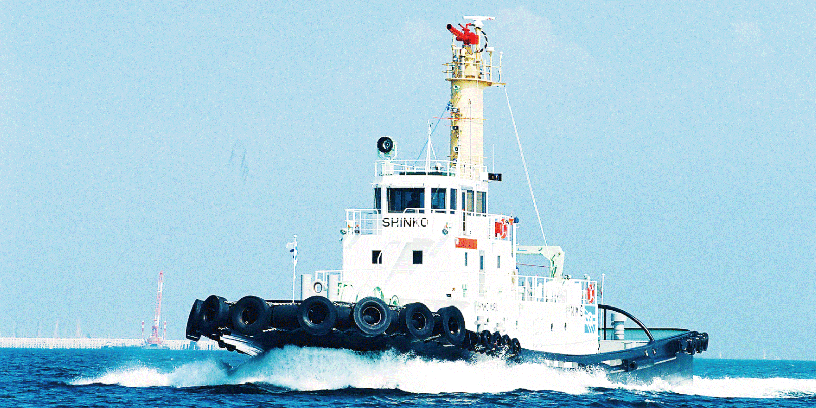 運航曳船「新興丸」｜日本海事興業